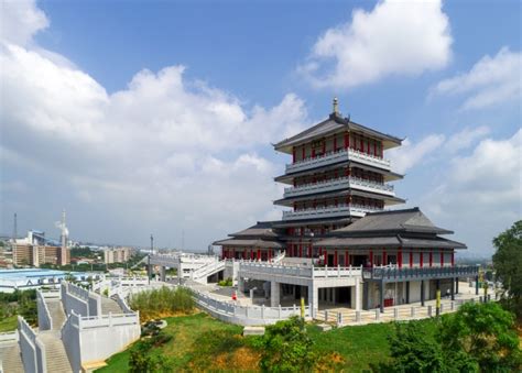 Explore the Enchanting Beauty and Historical Significance of Maoming People's Park!