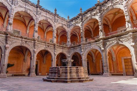 Museo de Arte del Estado de Querétaro:  Exploring Centuries of Artistic Expression Through Vibrant Exhibitions and Inspiring Workshops!