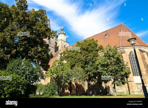 Nikolaikirche: A Gothic Marvel and Historical Witness in Nuremberg!