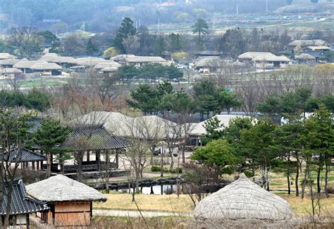 Oeam Folk Village: A Journey Back in Time Through Joseon-Era Charm!