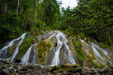 Wonder Falls: A Sparkling Oasis Amidst the Bustling City of Zamboanga!